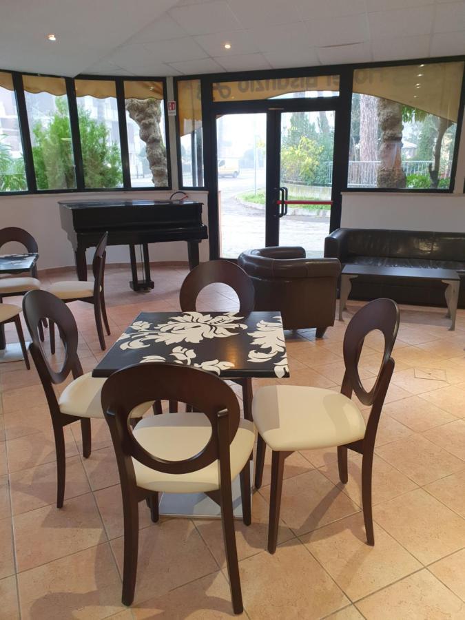 Hotel Bisanzio Cervia Exterior foto